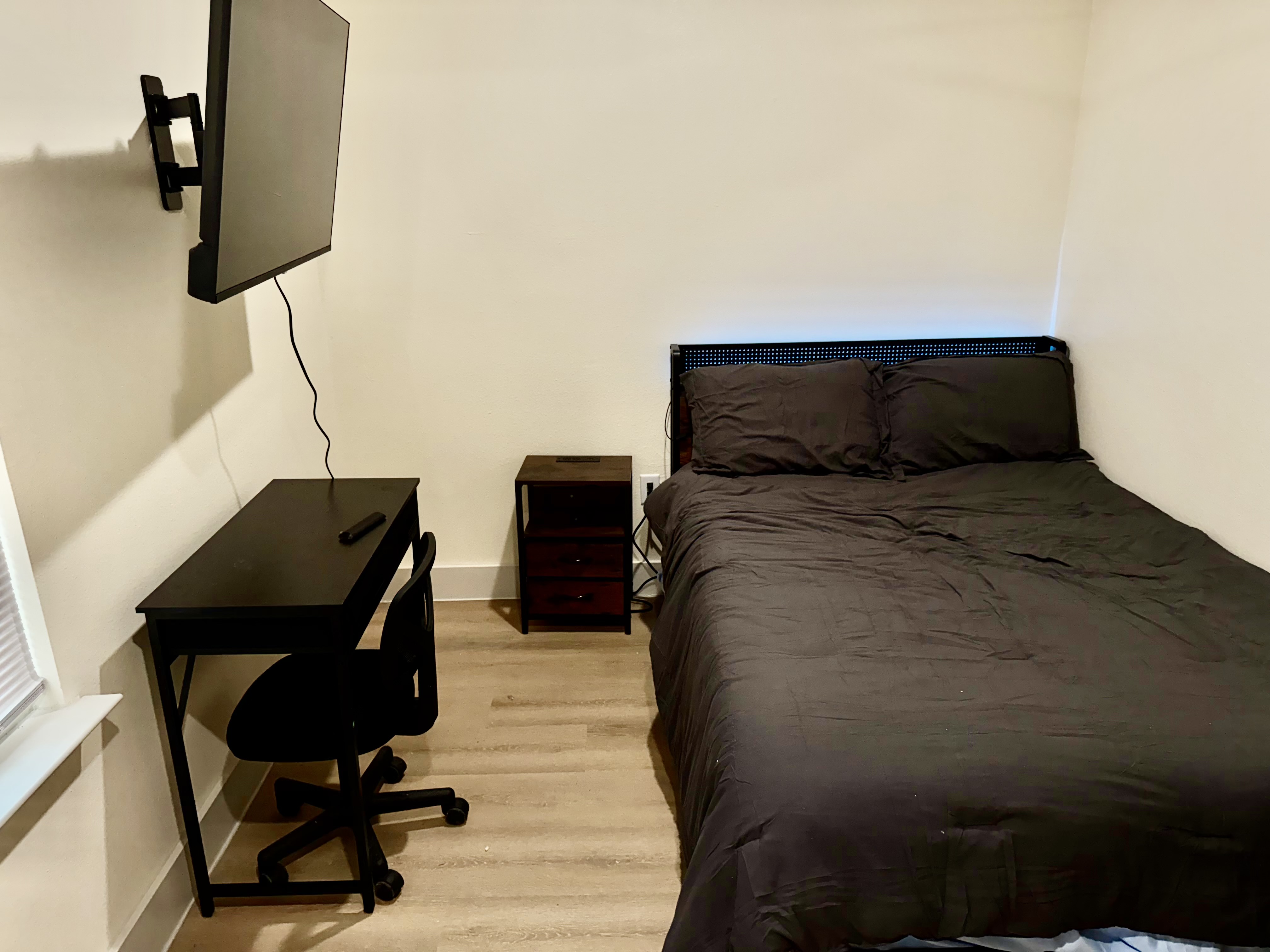Malmedy House — furnished private bedroom